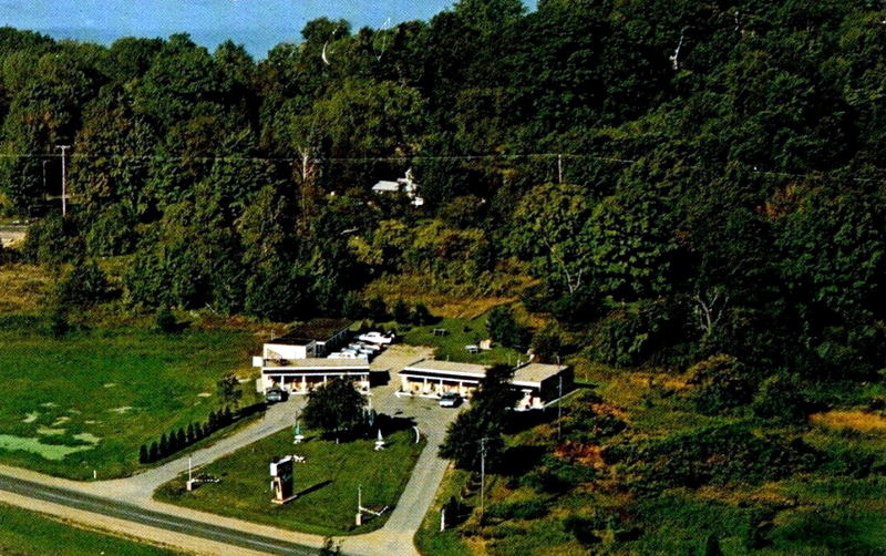 Captains Quarters (Swan Motel) - Old Postcard